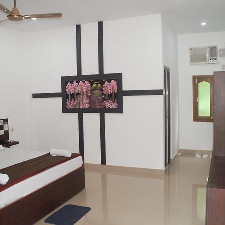Hotel Exotica Squares Lakshmanpur Esterno foto