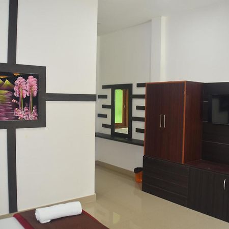 Hotel Exotica Squares Lakshmanpur Esterno foto