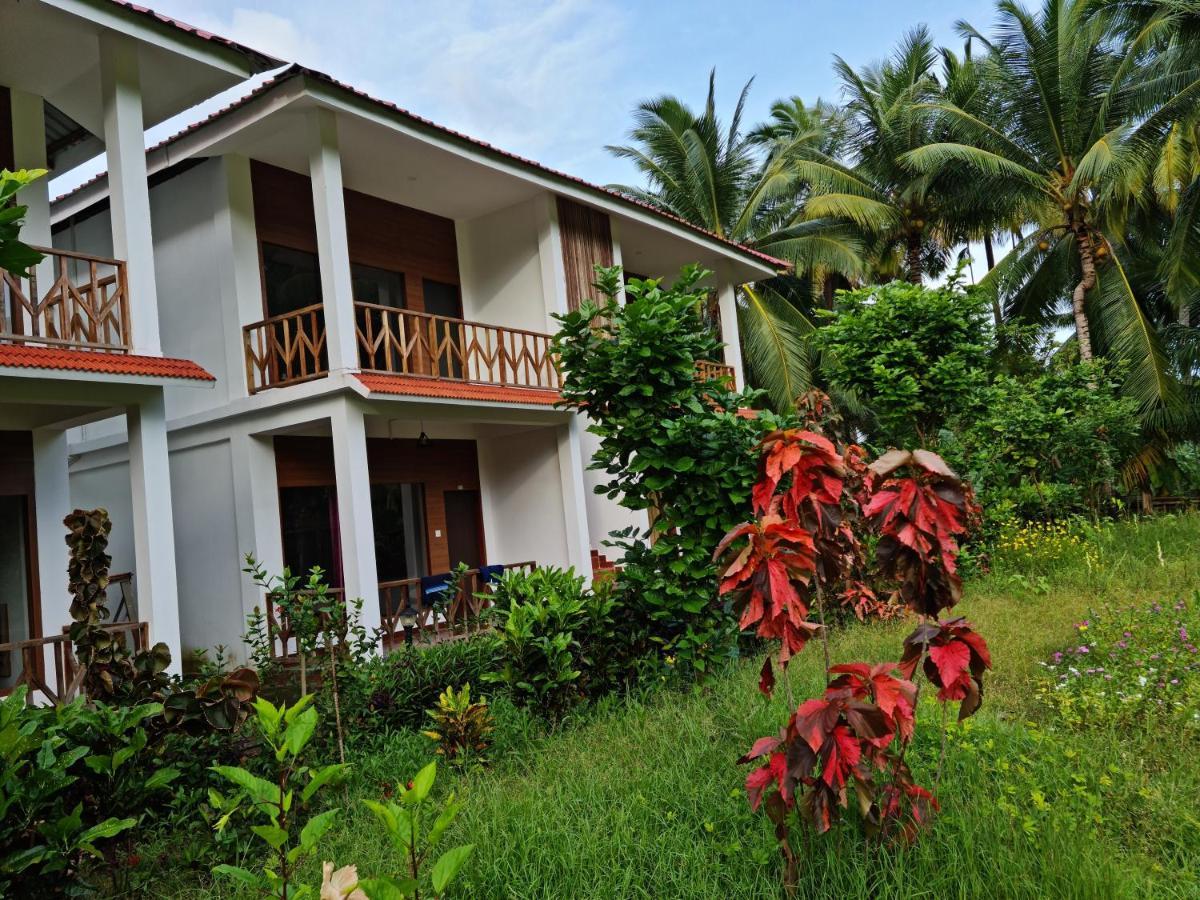 Hotel Exotica Squares Lakshmanpur Esterno foto