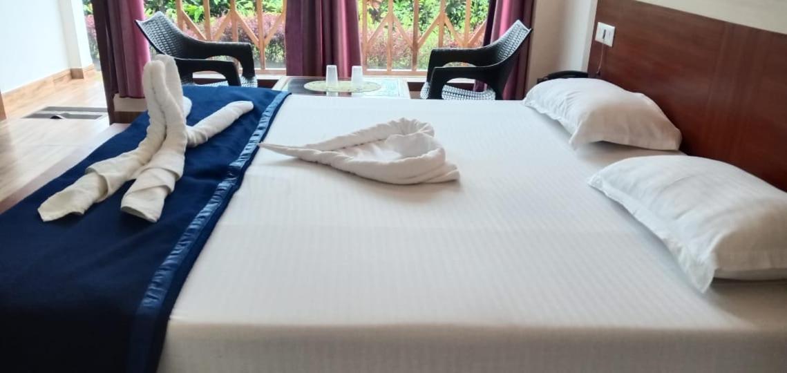Hotel Exotica Squares Lakshmanpur Esterno foto