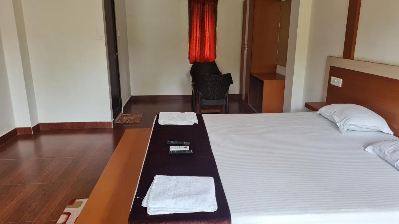 Hotel Exotica Squares Lakshmanpur Esterno foto