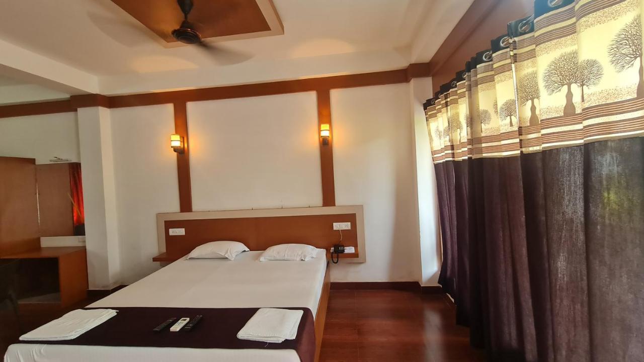 Hotel Exotica Squares Lakshmanpur Esterno foto