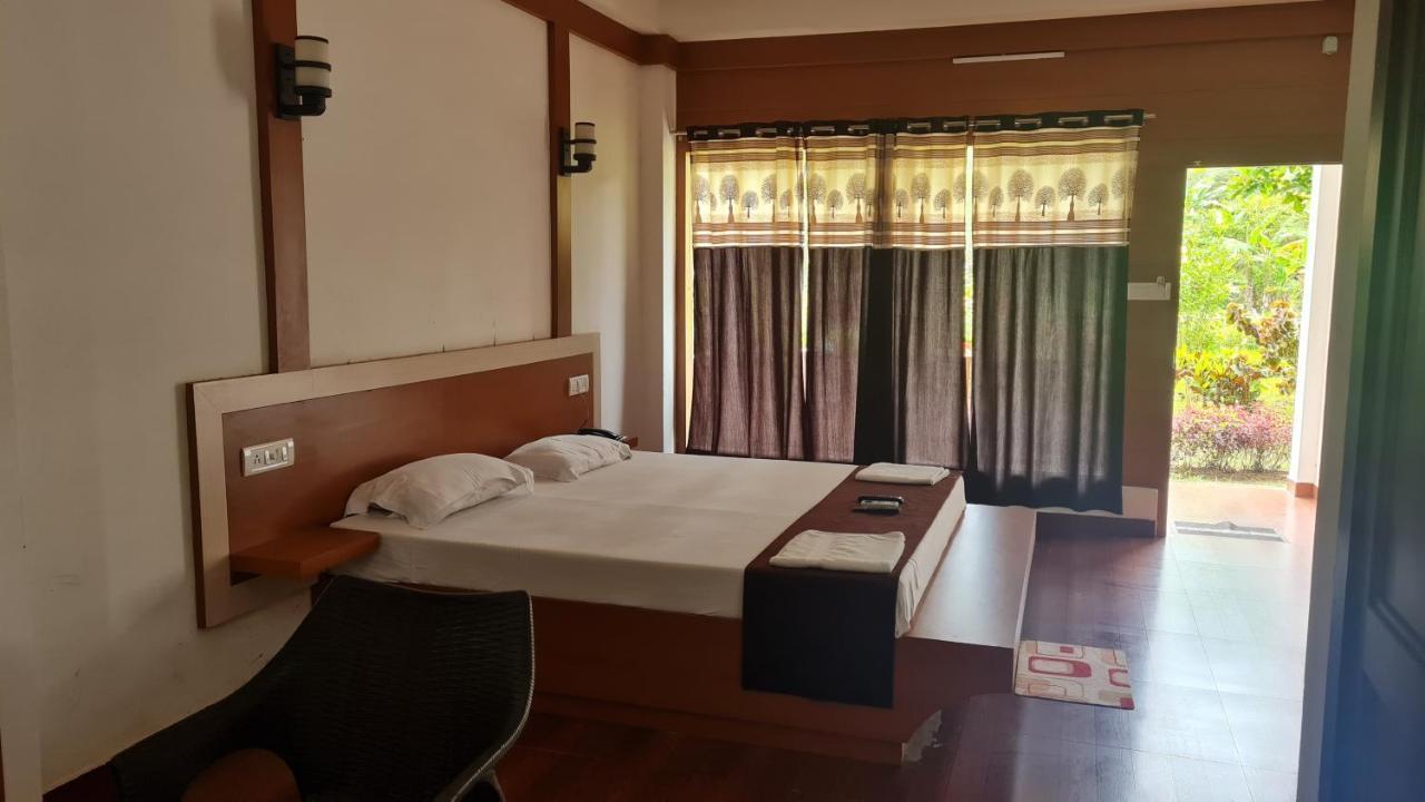 Hotel Exotica Squares Lakshmanpur Esterno foto