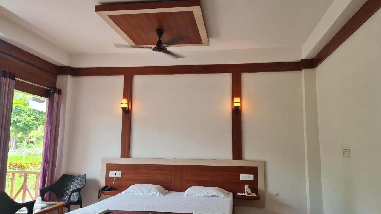 Hotel Exotica Squares Lakshmanpur Esterno foto