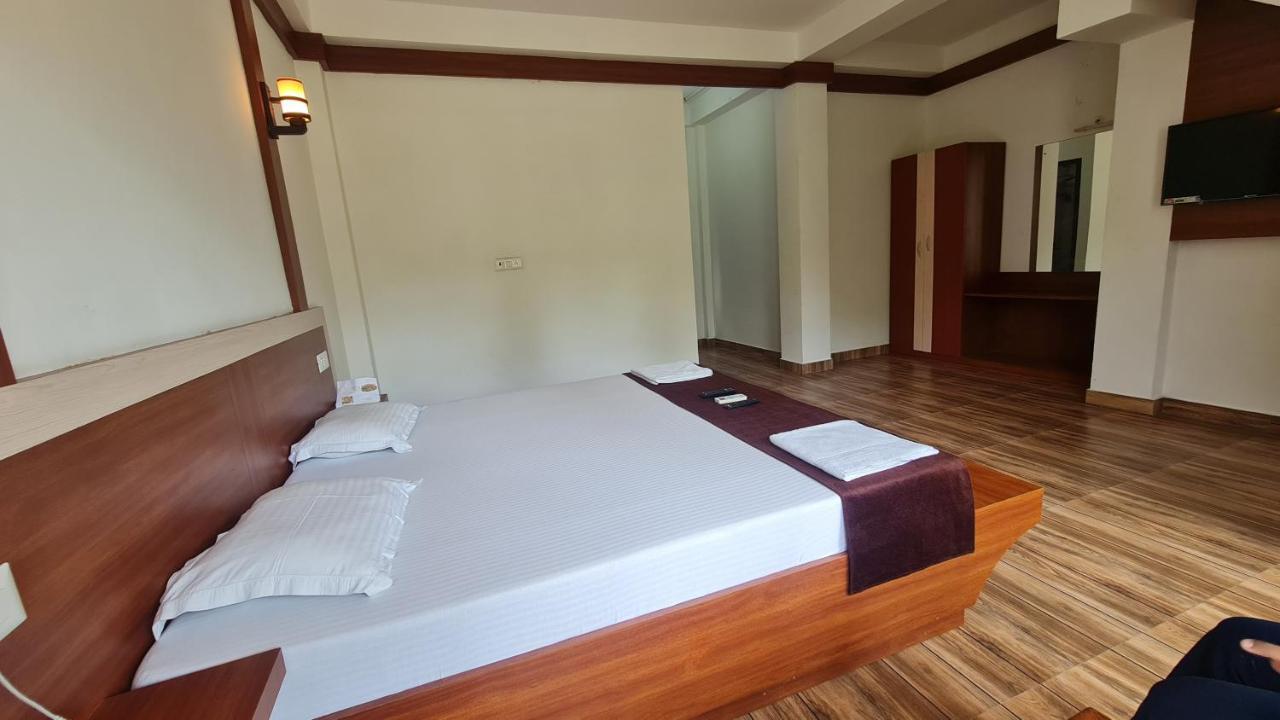 Hotel Exotica Squares Lakshmanpur Esterno foto