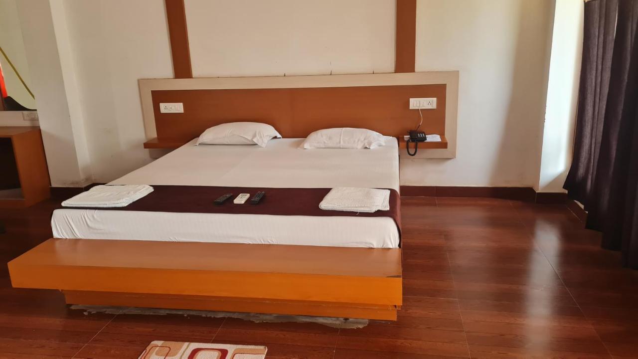 Hotel Exotica Squares Lakshmanpur Esterno foto