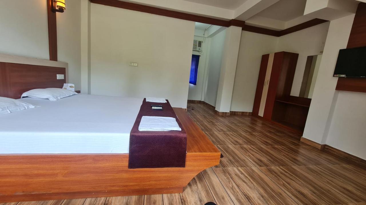 Hotel Exotica Squares Lakshmanpur Esterno foto
