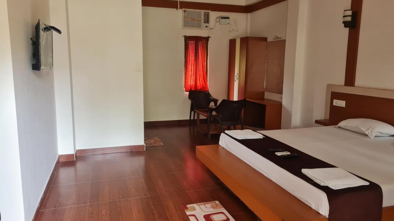 Hotel Exotica Squares Lakshmanpur Esterno foto