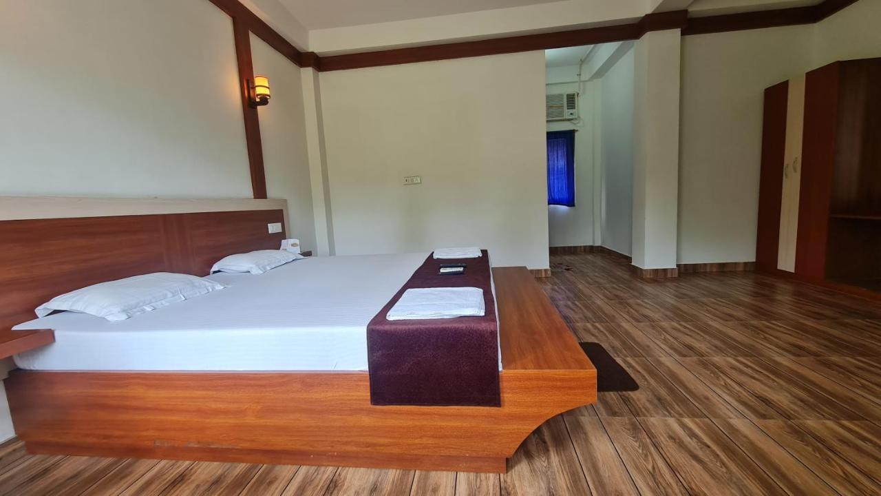 Hotel Exotica Squares Lakshmanpur Esterno foto