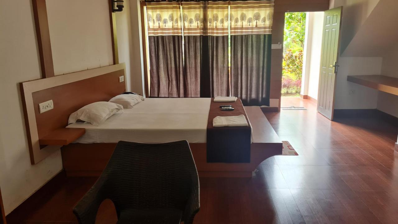 Hotel Exotica Squares Lakshmanpur Esterno foto