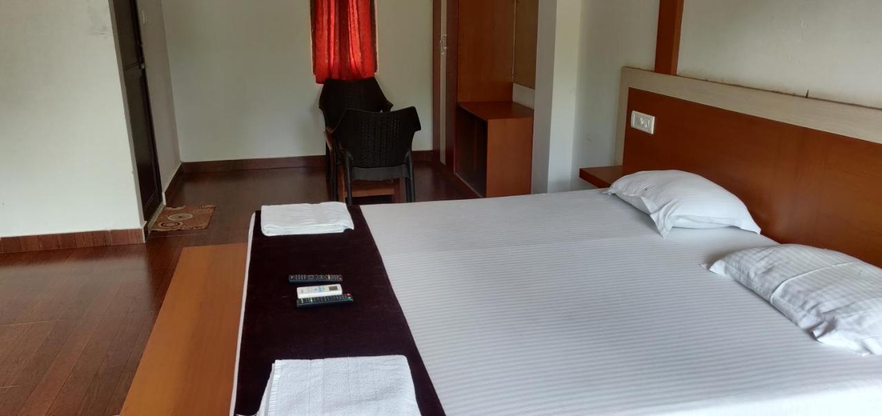 Hotel Exotica Squares Lakshmanpur Esterno foto