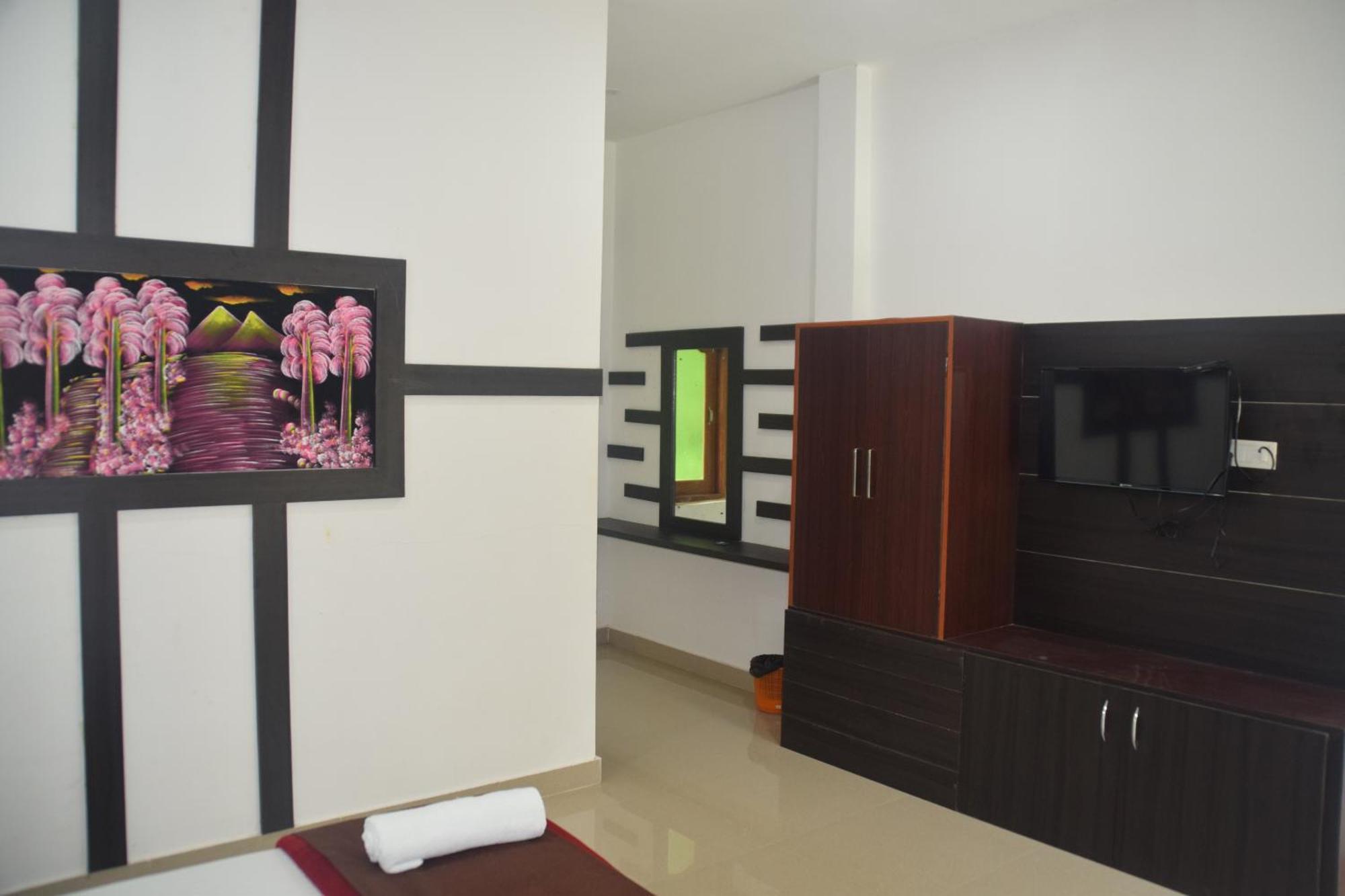 Hotel Exotica Squares Lakshmanpur Esterno foto