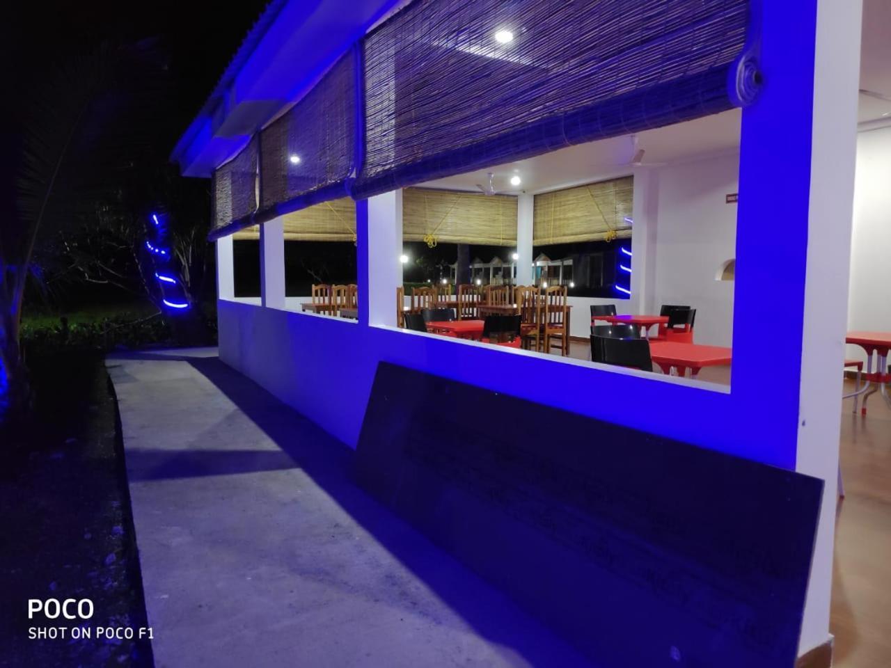 Hotel Exotica Squares Lakshmanpur Esterno foto